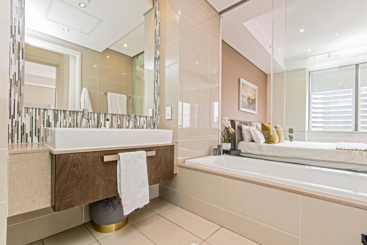 Sandton Skye Premium & Penthouses Apartment